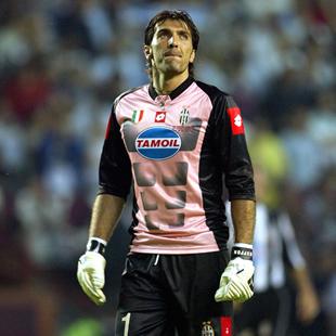 JUVENTUS CLASSIC HOME SHIRT 2002/03 + BUFFON 1