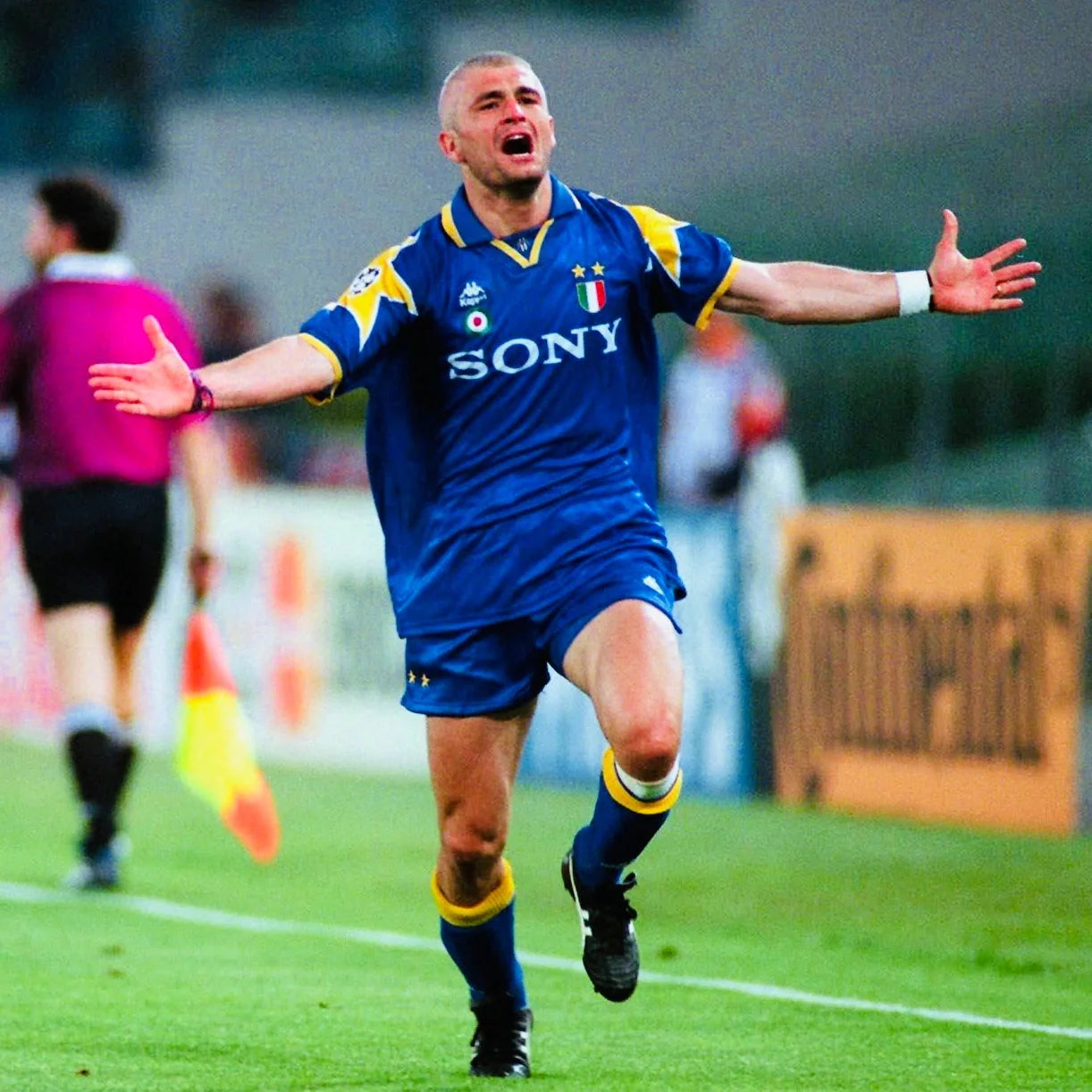 JUVENTUS HISTORIC AWAY SHIRT 1995/96 + RAVANELLI 11
